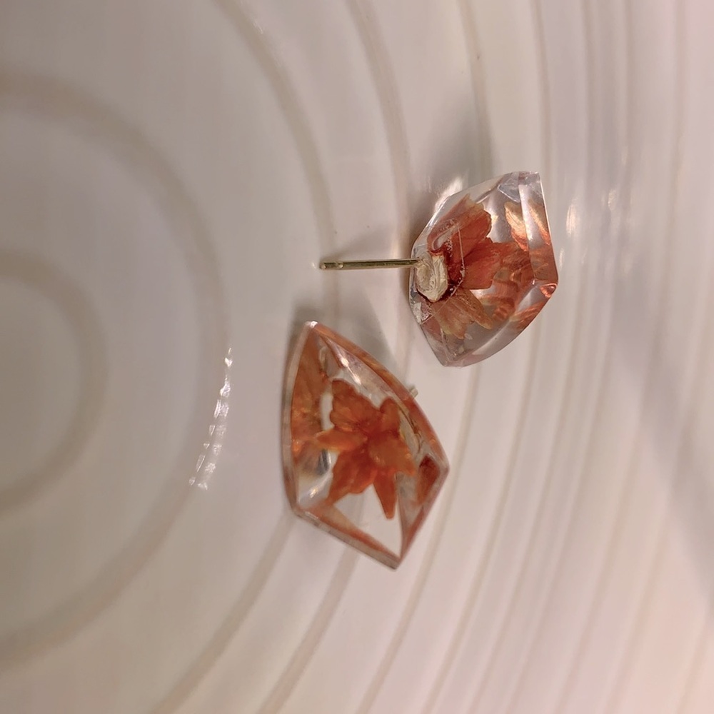 Clear Post Earrings With Delicate Flower Detail Vintage - Picture 3 of 8